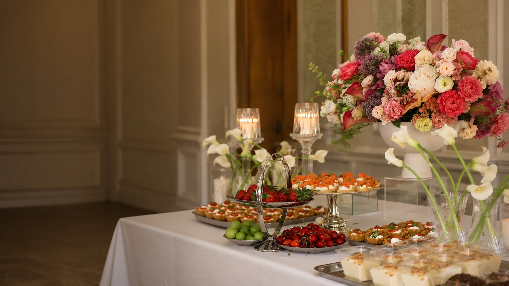 Hannelise Catering için çiçekli ve kanapeli davet büfesi