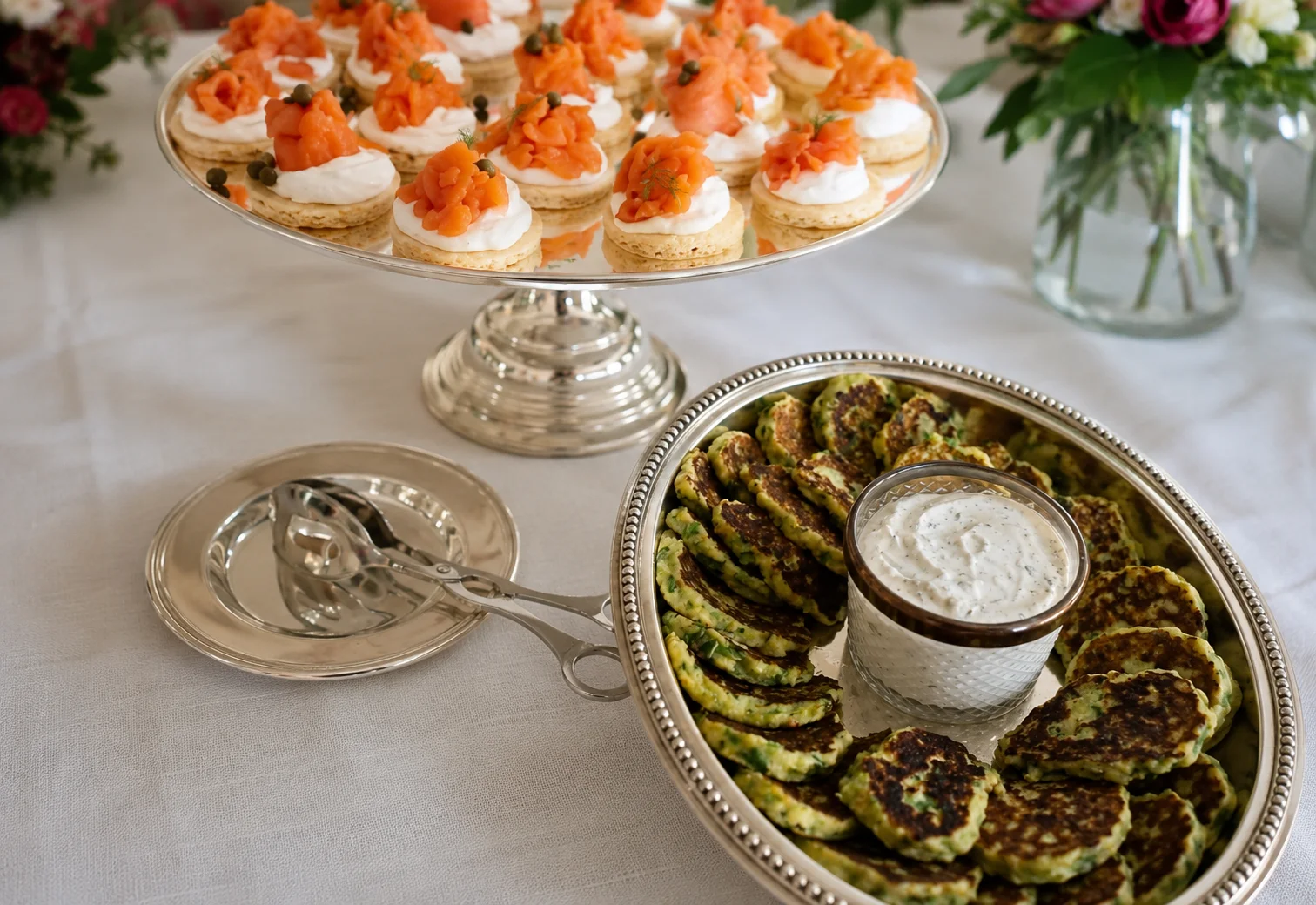 Kişiye özel catering teklifi için kanape ve mücver sunum masası